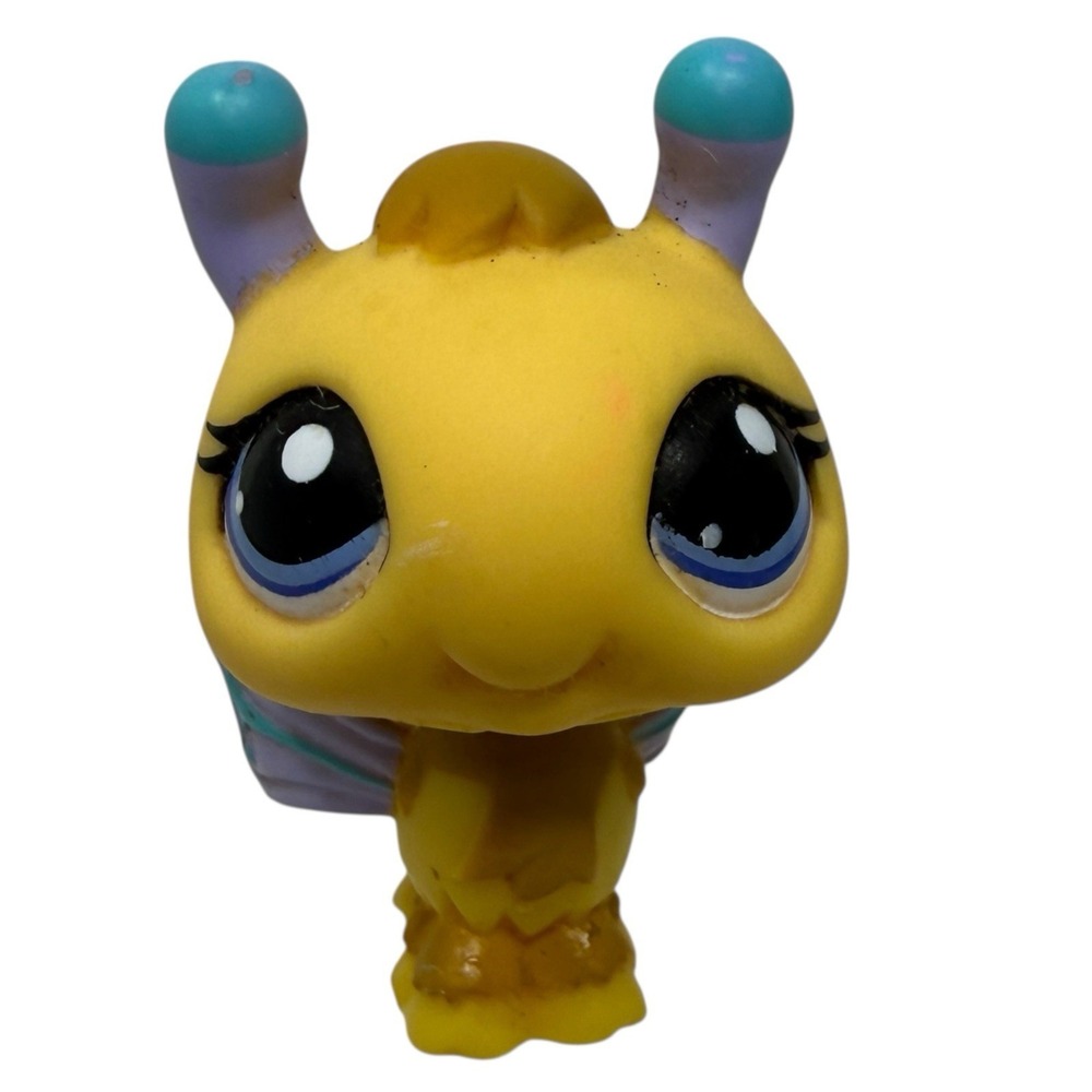 Hasbro Bee #1408 Authentic Littlest Pet Shop LPS Figure Mini Toy